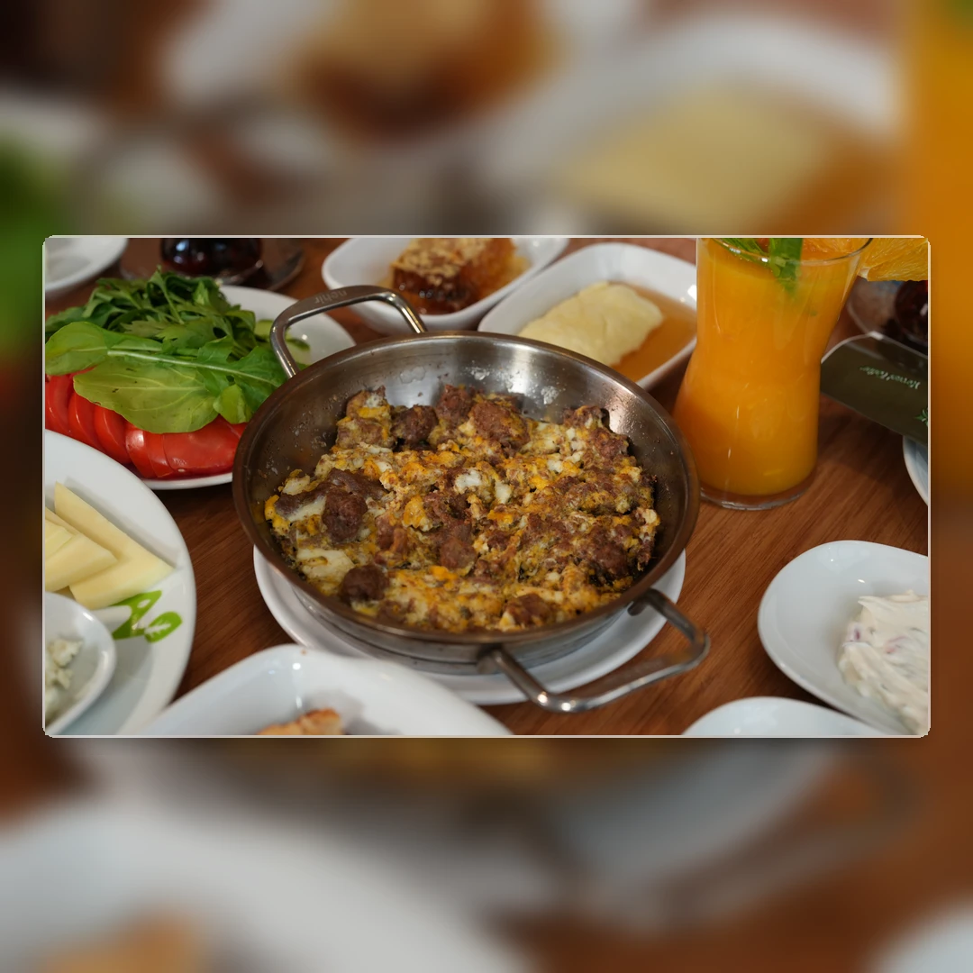 Eggs with Turkish Sausage